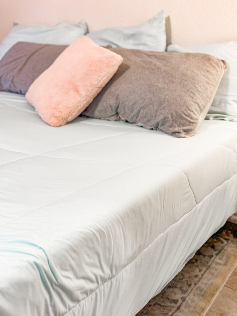 Chill Out in Style: A Comprehensive Review of Cooling Blankets for ...
