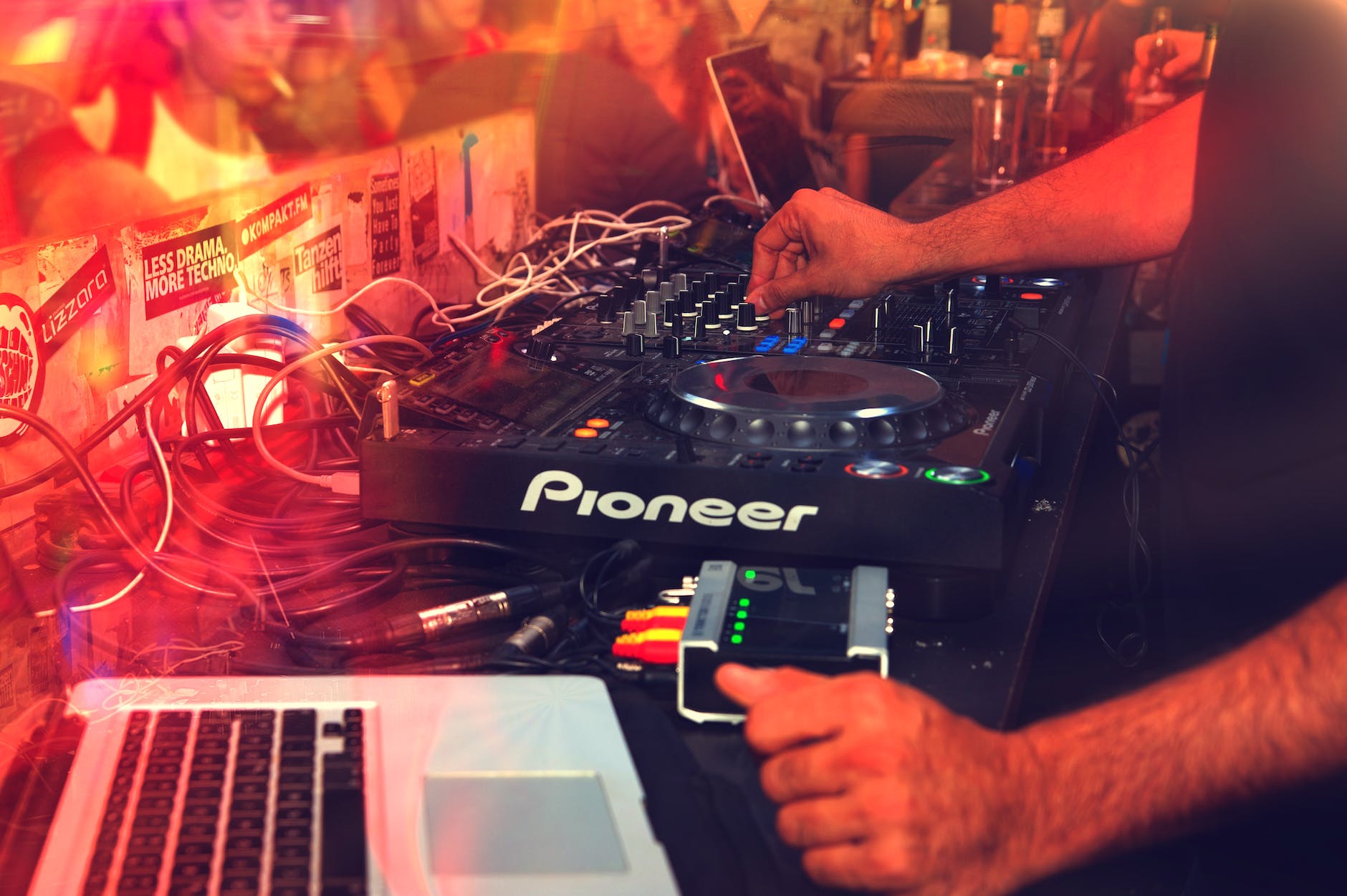 Hosting a Party With Live Music? Hereâ€™s How to Make Sure Everything Goes Smooth